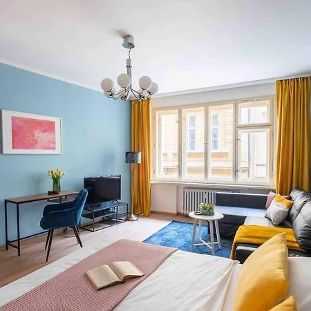 Apartment Colourful Modern Flat / Balcony / Charles Bridge