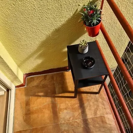 Colourful Modern Flat / Balcony / Charles Bridge شقة براغ