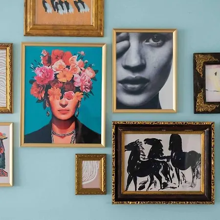 Colourful Modern Flat / Balcony / Charles Bridge Prag