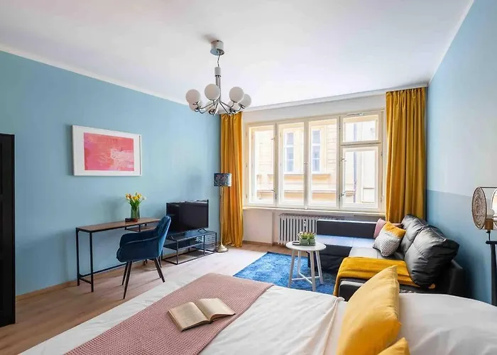 Апартаменты Colourful Modern Flat / Balcony / Charles Bridge