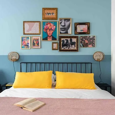 Colourful Modern Flat / Balcony / Charles Bridge פראג