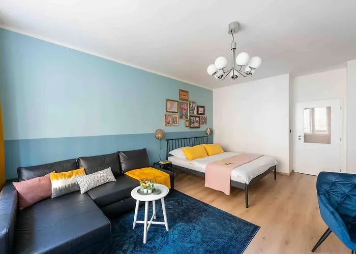 Colourful Modern Flat / Balcony / Charles Bridge Lejlighed Prag